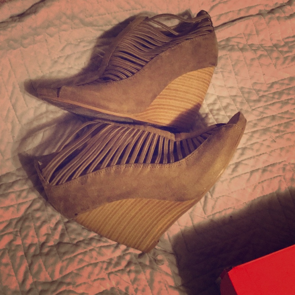 Mia wedges